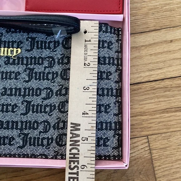 ❤️ ✨SALE!✨ Juicy Couture ‘Goth Stat’ Gift Set - Wristlet, Card Case, Keychain - Picture 8 of 8